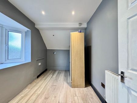 4 bed Semi-Detached House for Rent - Photo 5