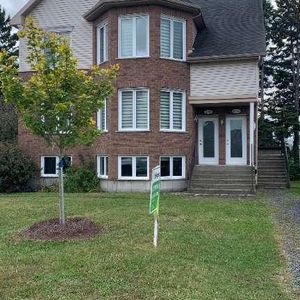 4½ + espace bureau avec fenêtre , 1 265,00 $ - COUR ARRIÈRE PRIVÉE et AMÉNAGÉE, entrée indépendante - Photo 2