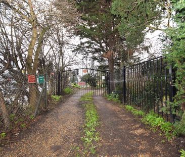 Whitton Road, Twickenham, Middlesex, TW1 - Photo 2