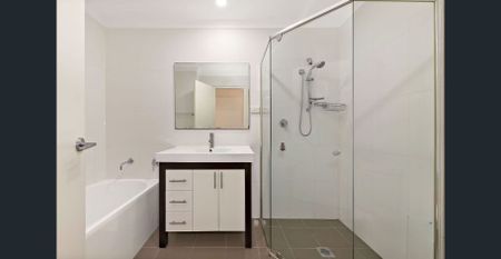 Contemporary and Convenient Living in the Heart of Burwood - Photo 5