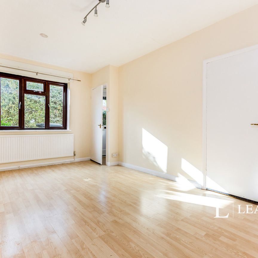 2 bedroom house to rent Elizabeth Road, Godalming, GU7 - Photo 1