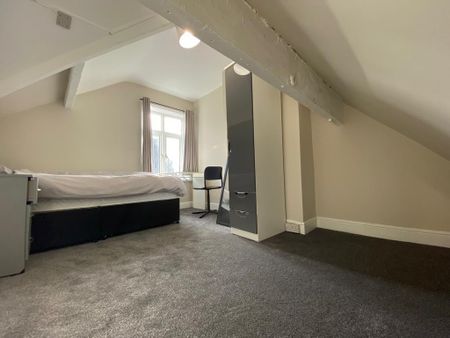 1 bedroom in a house share to rent - Photo 2
