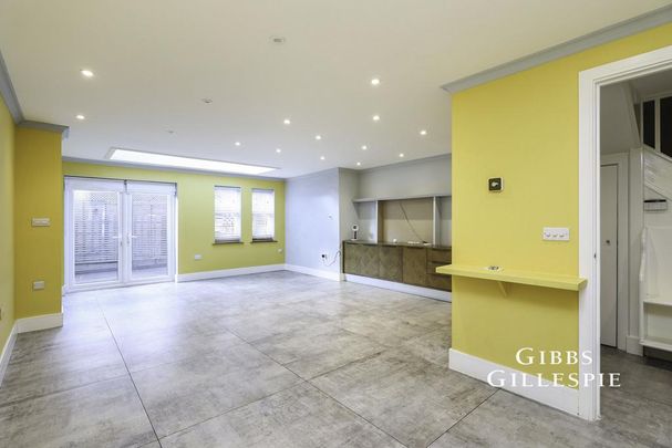 4 bedroom terraced house to rent - Photo 1