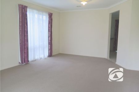 COSY THREE BEDROOM HOME! - Photo 5