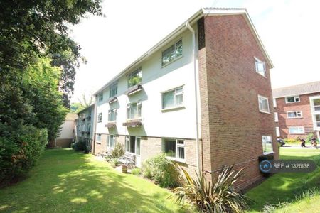2 bedroom flat to rent - Photo 4