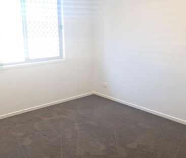 AVAILABLE 16/01/26 - 3 BEDROOM 2 BATH TOWNHOUSE WITH DUCTED AIR - Photo 6