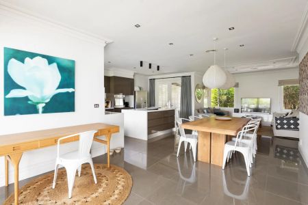 Renovated Family Home in Prime location - Photo 2