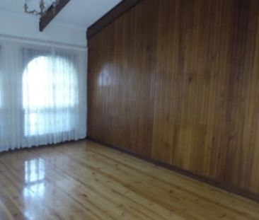 Lovely three bedroom home in the heart of West Lakes Shore - Photo 3