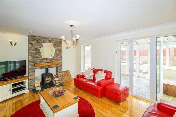 Ffordd Y Parc, Litchard, Bridgend, CF31 - Photo 1