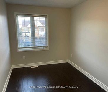 For Lease - 122 Russel Drive, Bradford West Gwillimbury, Ontario - Photo 2