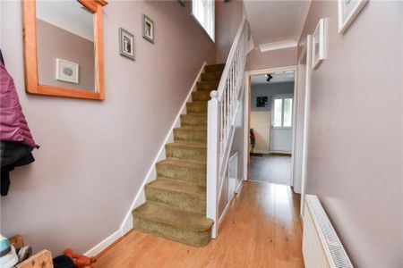 3 bedroom Property to rent - Photo 5