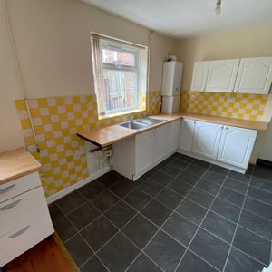 2 bed semi-detached house to rent in Tuscan Road, Thorney Close, Sunderland, SR3 - Photo 2
