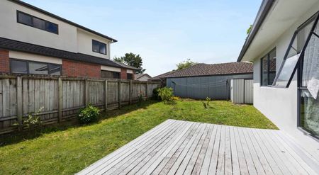 Private 3-Bedroom Home with Outdoor Space - Photo 4