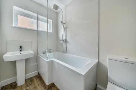 2 bedroom flat to rent - Photo 2