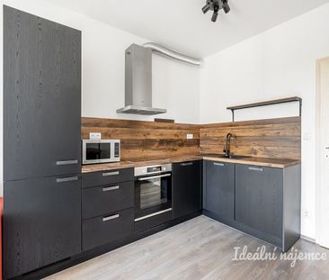 Pronájem bytu 1+kk 30 m² - Fotografie 4