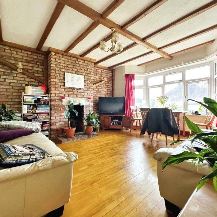 4 bedroom flat to rent - Photo 1