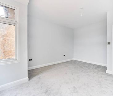 3 bedroom flat to rent - Photo 2
