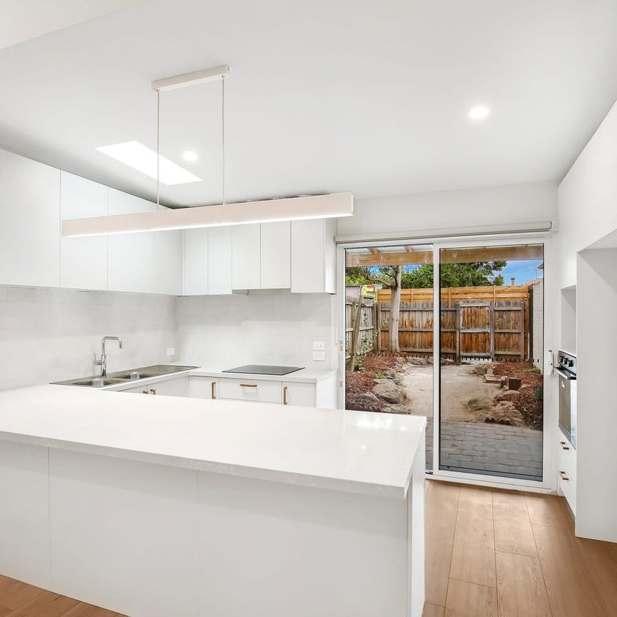 RENOVATED 2 BEDROOM HOME IN BRUNSWICK - Photo 1