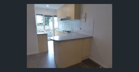 Light, Views and Convenience at ‘Edwina Court’ - Photo 4