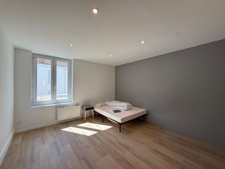 Magnifique F3 rénové et meublé à NEUF de 62m2 à louer rue des Alliés - Photo 4