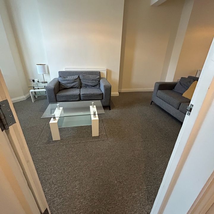 4 Bed Terraced House, Stoke Lane, BS9 - Photo 1