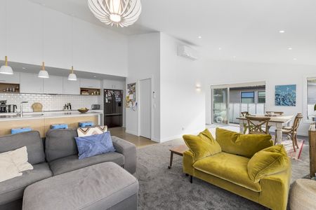 216c Sutherland Road, Lyall Bay - Photo 3