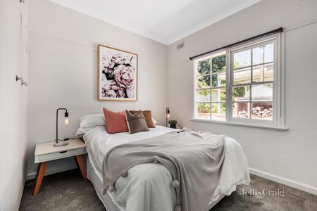 8 Elm Street, Surrey Hills - Photo 2