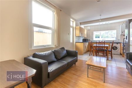 6 bedroom terraced house to rent - Photo 2