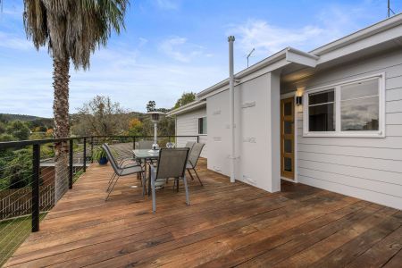 RENOVATED 2 BEDROOM UNiT iN QUiET WEST ALBURY LOCATiON - Photo 5