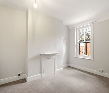Available unfurnished now - Photo 6