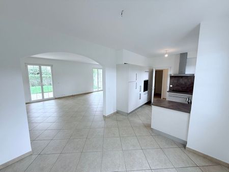 Charming semi-detached villa with 7 rooms in Vessy - Photo 2
