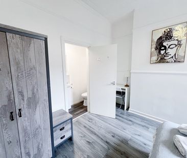Room in a Shared House, Chirkdale Street, L4 - Photo 3