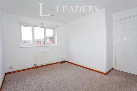 Sandhurst Avenue, Wistaston, Crewe, CW2 - Photo 4