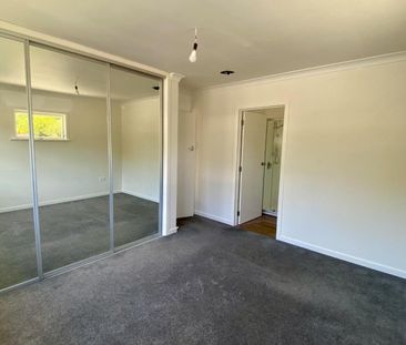 Close to town - Photo 2