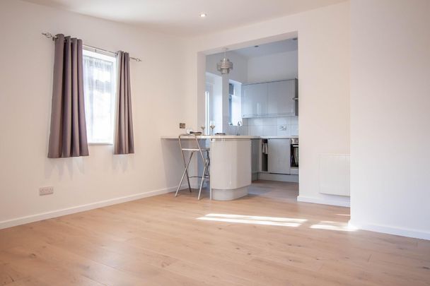 West Street, Comberton - Photo 1