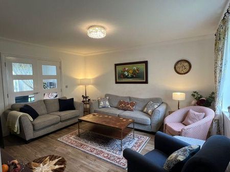 4 bedroom detached house to rent - Photo 2