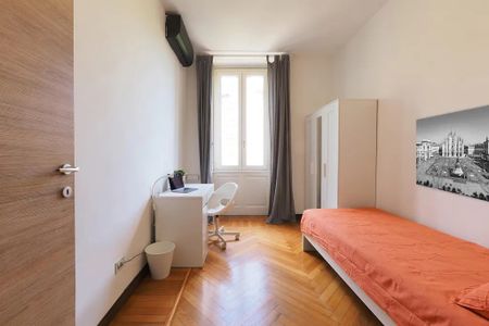 Via Giulio e Corrado Venini, Milan, Lombardy 20124 - Photo 5