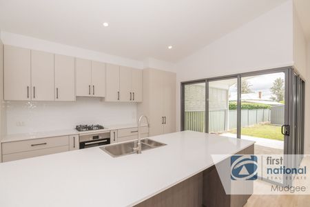 Stunning CBD Home - Photo 5