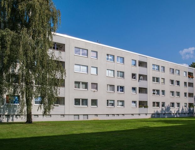 Lichtdurchflutete Wohnung mit Charme – Großes Wohnzimmer, Tageslichtbad, Loggia - Foto 1