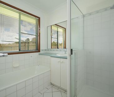 Spacious Open-Plan Home - Photo 6