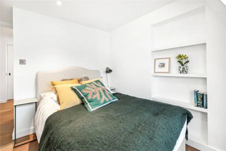 2 bedroom flat in 12-13 Pembridge Crescent - Photo 5