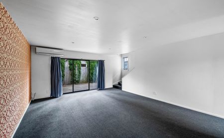 Low maintenance on the city fringe - Photo 3