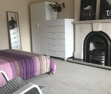 Large room for rent in a 5 bedroom family home in Rathcoole - Photo 4