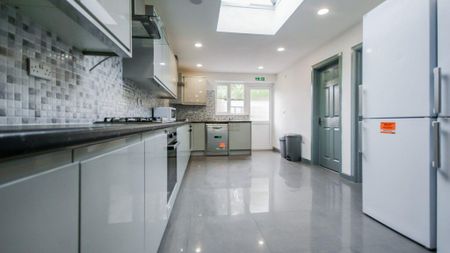 8 bedroom terraced house to rent - Photo 5