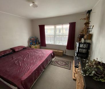 Two bedroom townhouse close to city - Photo 4