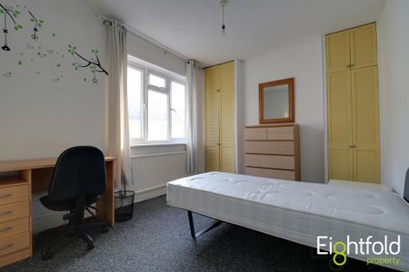 4 bedroom terraced house to rent - Photo 5