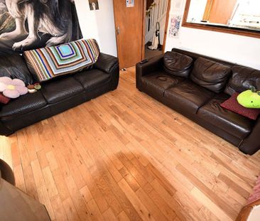 6 bedroom House in Richmond Avenue, Leeds - Photo 1