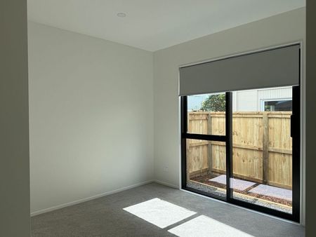 5 Bedroom Home - PAPATOETOE - Photo 4