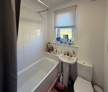 3 bedroom flat to rent - Photo 5