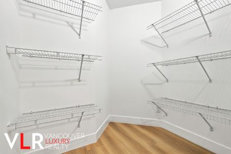 Townhouse in Surrey, BC - Photo 5